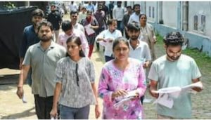 गौतमबुद्धनगर में कड़ी सुरक्षा के बीच PET की परीक्षा हुई जिसकी बजह से 9884 अभ्यर्थियों ने परीक्षा छोड़ी